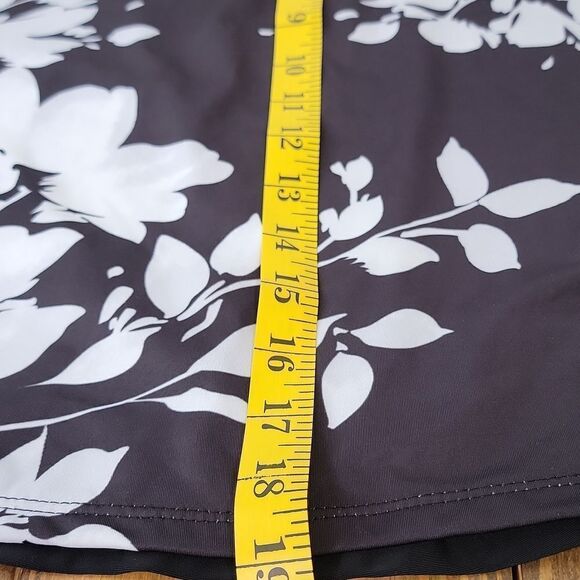 Unknown Brand. Floral Black and White Women's Tankini. Size Large. Like New - Picture 6 of 6